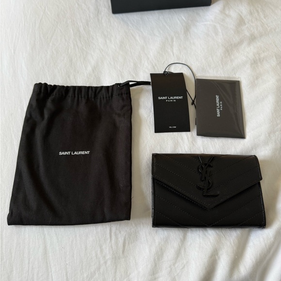 Authentic YSL envelope wallet - Picture 1 of 7